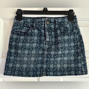Old Navy Girls denim patterned mini-skirt (fits like a 12)